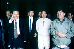 原山东省委书记吴官正参